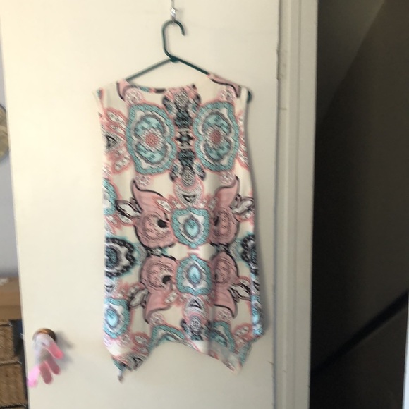 Summer Sharkbite Top - Picture 2 of 3